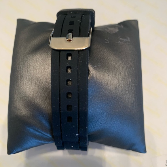 🦁 Hello Kitty Lovely Fashion Watch with Now Clearance New Battery - Picture 3 of 5